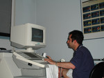 Arzt bei Sonographie